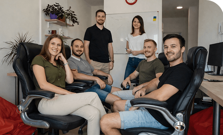Команда DZIGA за роботою в офісі